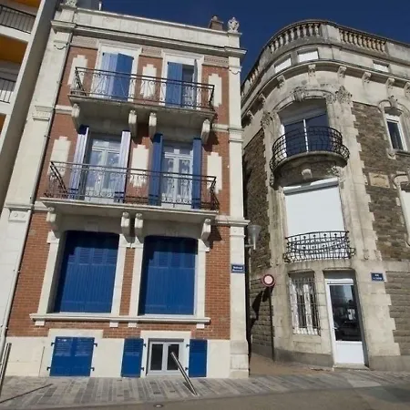 Rue Forbin Entre Port Et Plage *